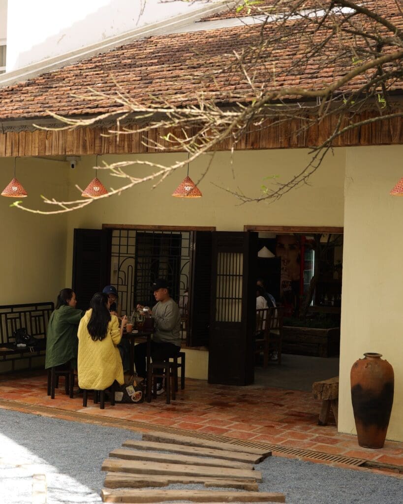 Đôi Đũa Đà Lạt – Hương vị cơm nhà đậm chất Việt Nam 1 Đôi đũa