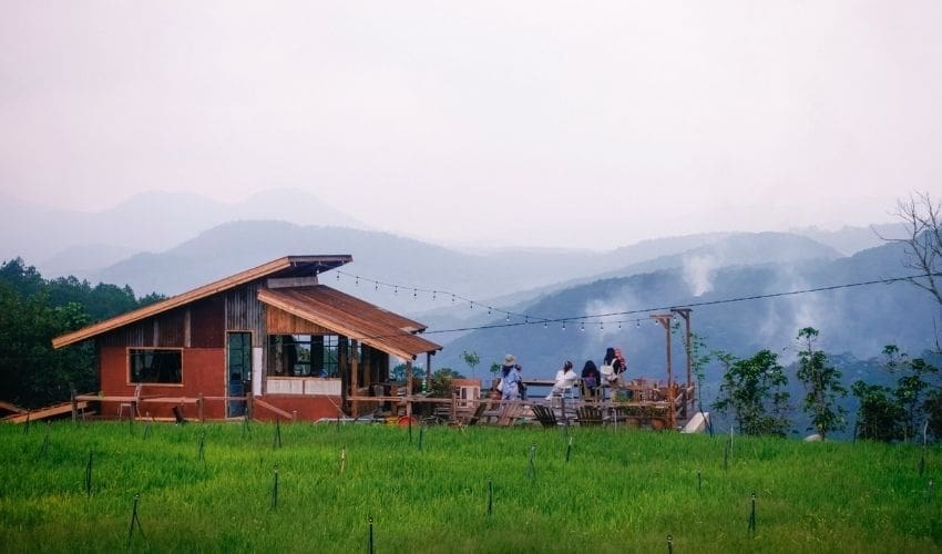 Hidden Land Dalat, tiệm cafe ấm áp, ẩn mình giữa những triền đồi xanh mướt của Đà Lạt 2 hidden land dalat